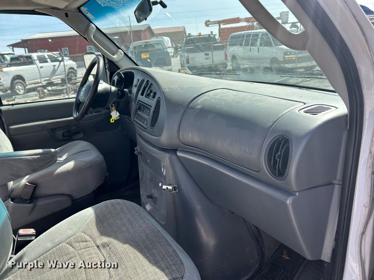 image for item FC5197 2003 Ford E450 Super Duty van cab and chassis