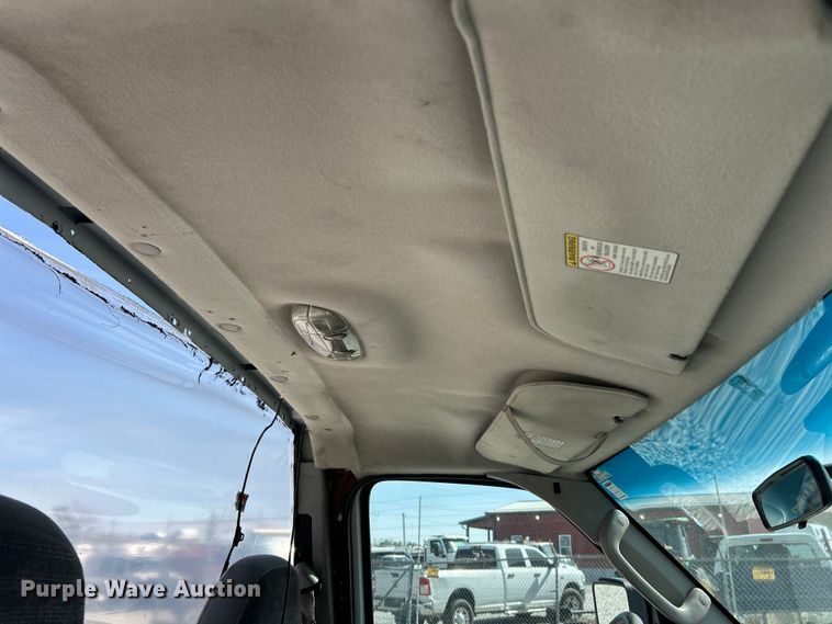 image for item FC5197 2003 Ford E450 Super Duty van cab and chassis