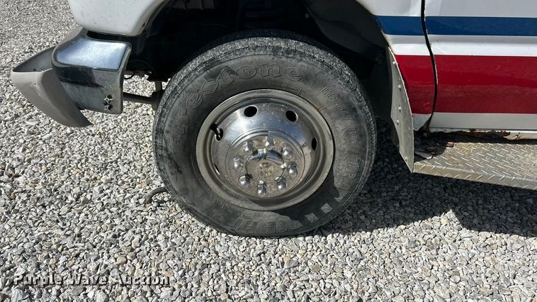 image for item FC5197 2003 Ford E450 Super Duty van cab and chassis