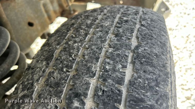 image for item FC5197 2003 Ford E450 Super Duty van cab and chassis