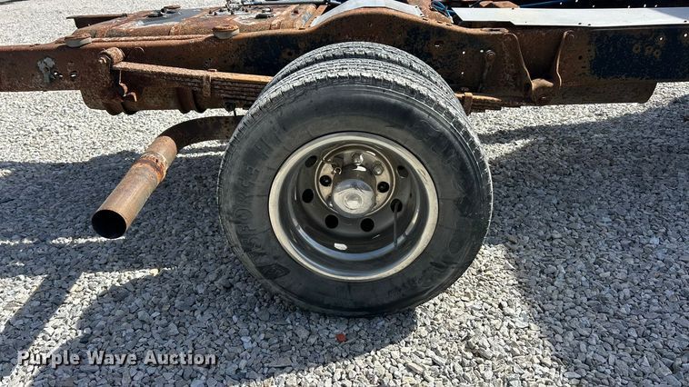 image for item FC5197 2003 Ford E450 Super Duty van cab and chassis