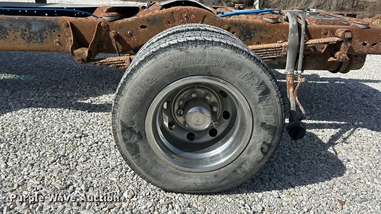 image for item FC5197 2003 Ford E450 Super Duty van cab and chassis