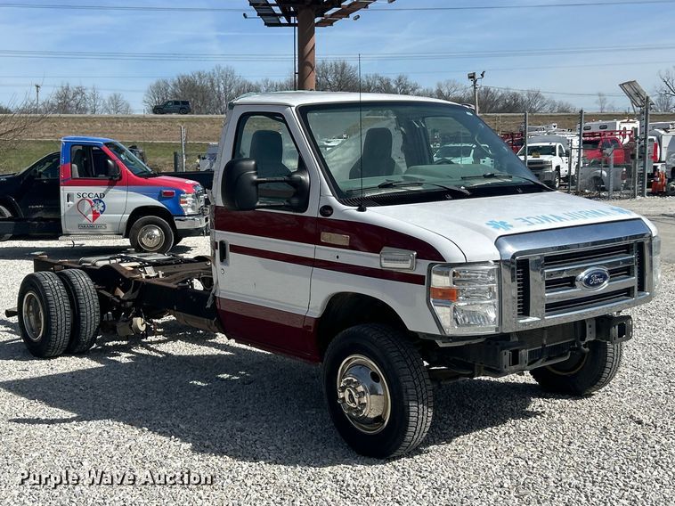 image for item FC5198 2016 Ford E450 Super Duty van cab and chassis