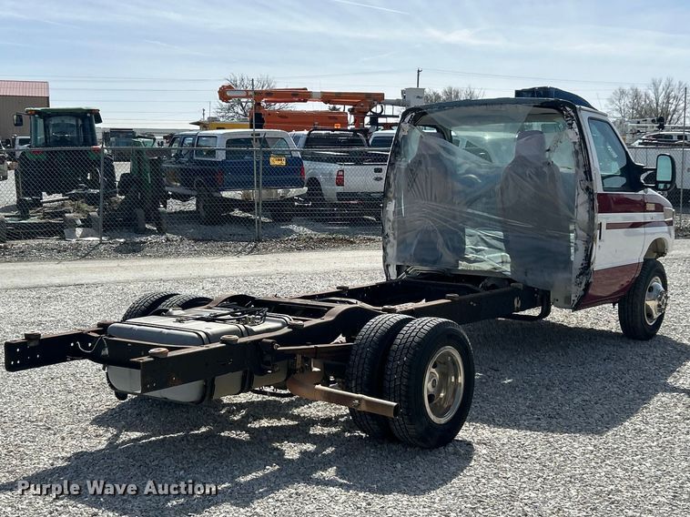 image for item FC5198 2016 Ford E450 Super Duty van cab and chassis