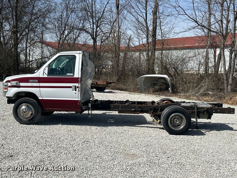 image for item FC5198 2016 Ford E450 Super Duty van cab and chassis
