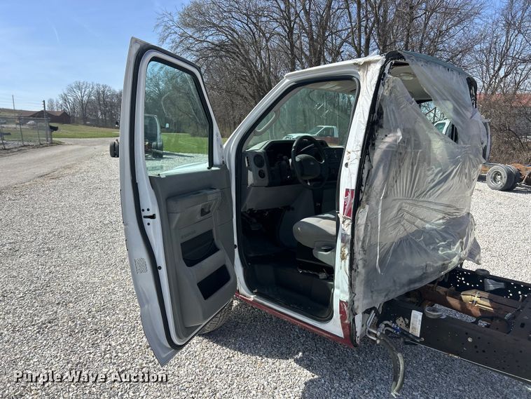 image for item FC5198 2016 Ford E450 Super Duty van cab and chassis