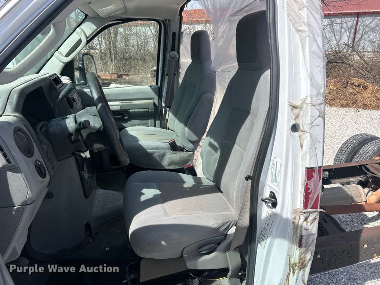 image for item FC5198 2016 Ford E450 Super Duty van cab and chassis