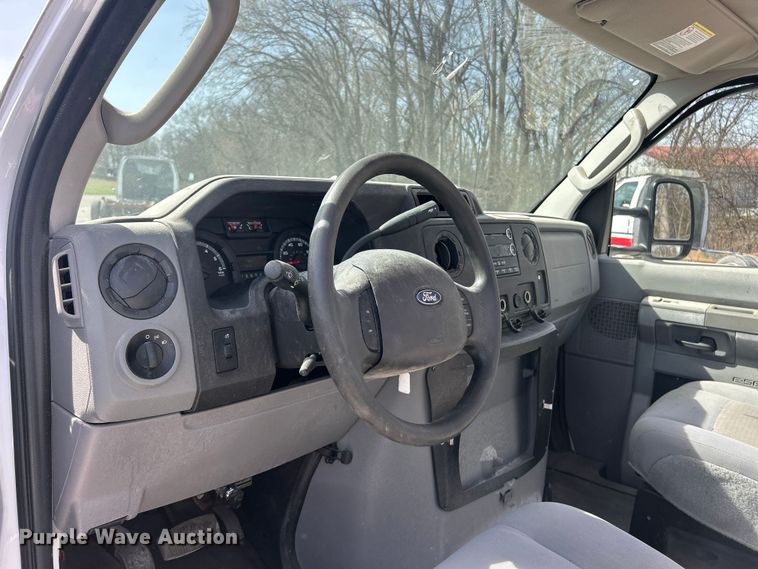 image for item FC5198 2016 Ford E450 Super Duty van cab and chassis