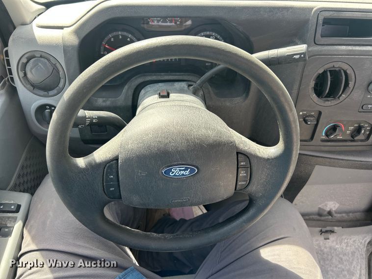 image for item FC5198 2016 Ford E450 Super Duty van cab and chassis