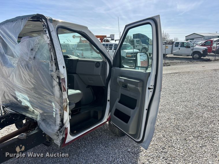 image for item FC5198 2016 Ford E450 Super Duty van cab and chassis