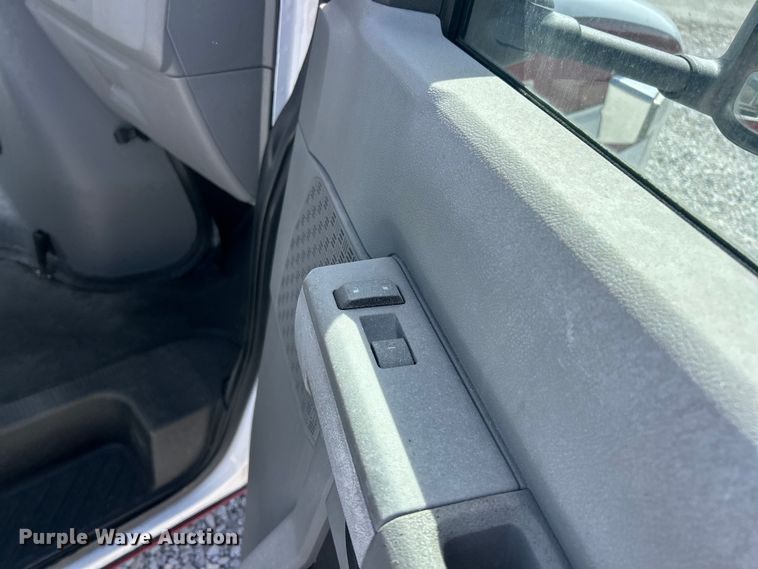 image for item FC5198 2016 Ford E450 Super Duty van cab and chassis