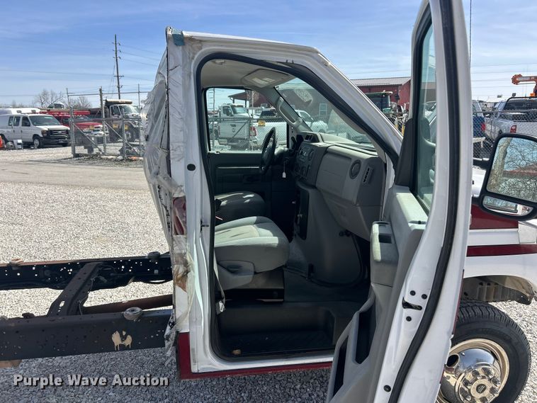 image for item FC5198 2016 Ford E450 Super Duty van cab and chassis