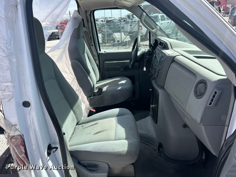 image for item FC5198 2016 Ford E450 Super Duty van cab and chassis