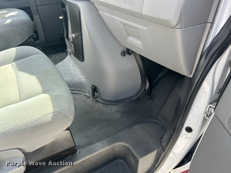 image for item FC5198 2016 Ford E450 Super Duty van cab and chassis