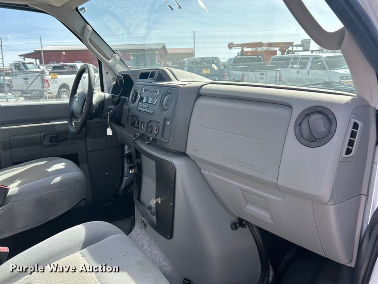 image for item FC5198 2016 Ford E450 Super Duty van cab and chassis