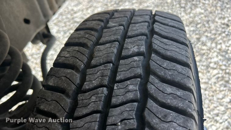 image for item FC5198 2016 Ford E450 Super Duty van cab and chassis