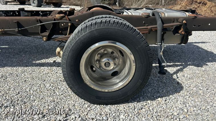 image for item FC5198 2016 Ford E450 Super Duty van cab and chassis