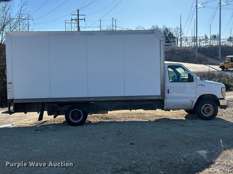image for item FC5209 2015 Ford E450 Super Duty box truck
