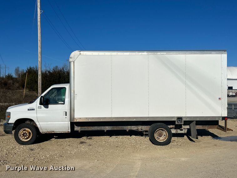 image for item FC5209 2015 Ford E450 Super Duty box truck