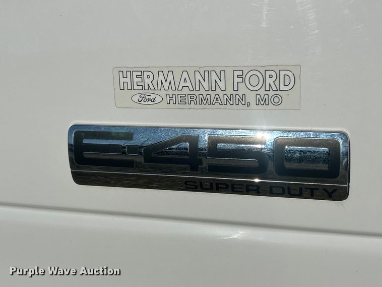 image for item FC5209 2015 Ford E450 Super Duty box truck
