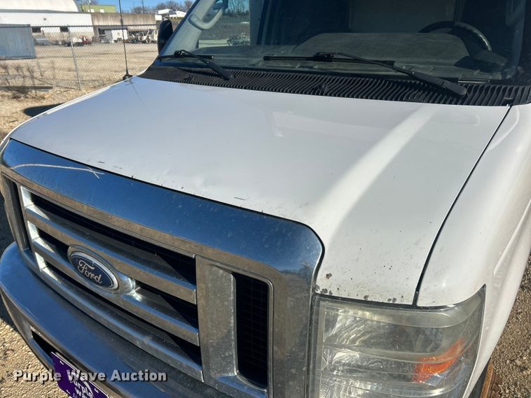 image for item FC5209 2015 Ford E450 Super Duty box truck