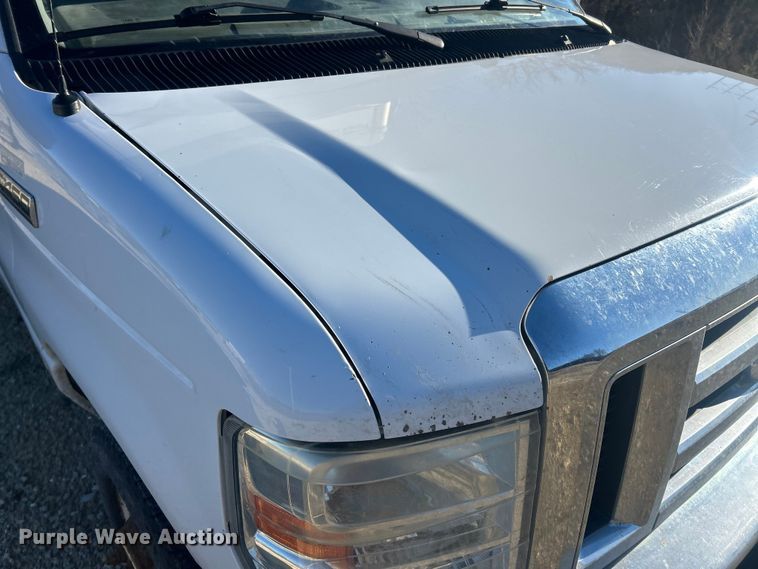 image for item FC5209 2015 Ford E450 Super Duty box truck