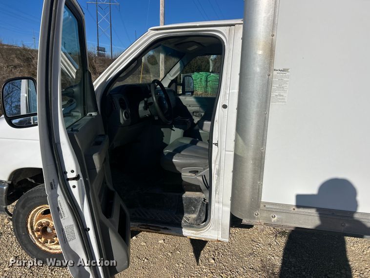 image for item FC5209 2015 Ford E450 Super Duty box truck