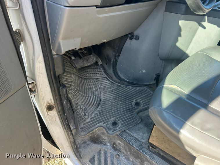 image for item FC5209 2015 Ford E450 Super Duty box truck