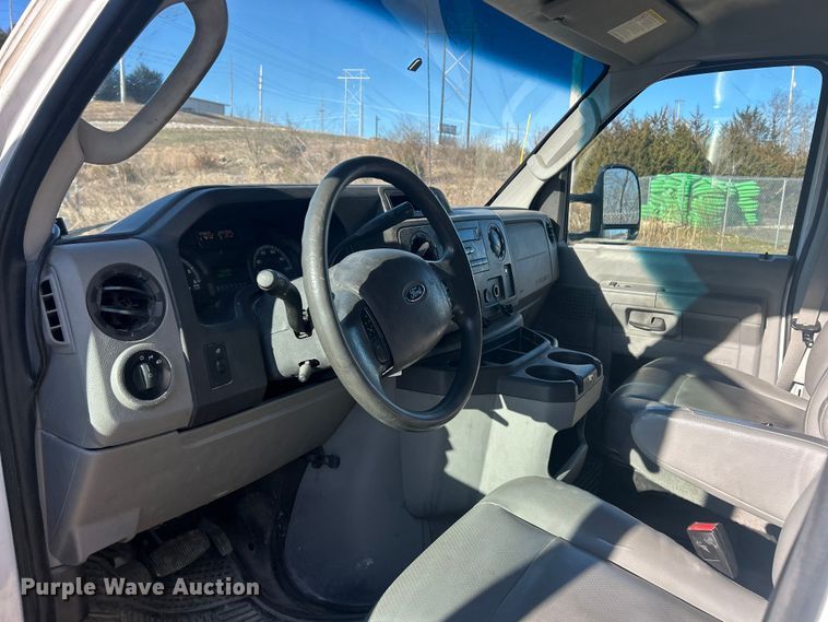 image for item FC5209 2015 Ford E450 Super Duty box truck