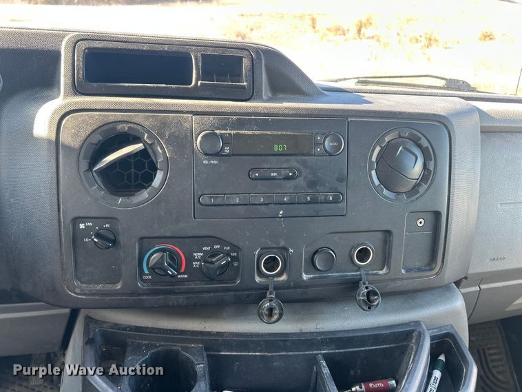 image for item FC5209 2015 Ford E450 Super Duty box truck