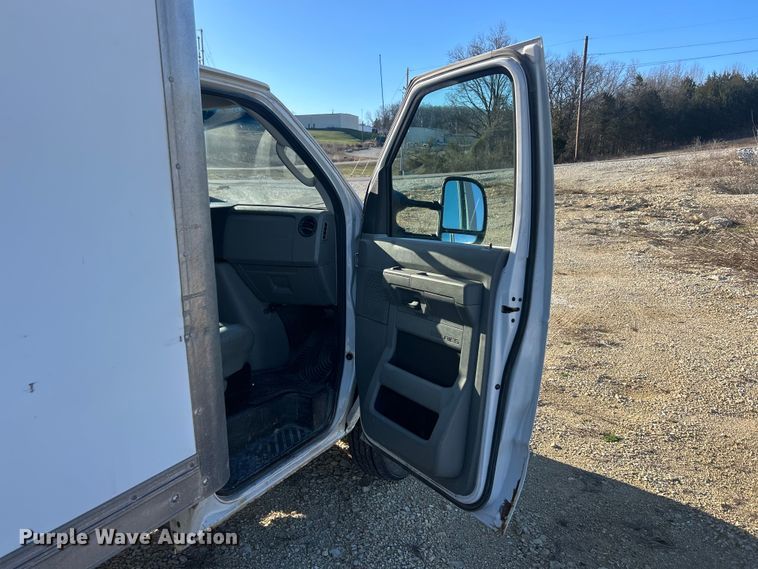 image for item FC5209 2015 Ford E450 Super Duty box truck