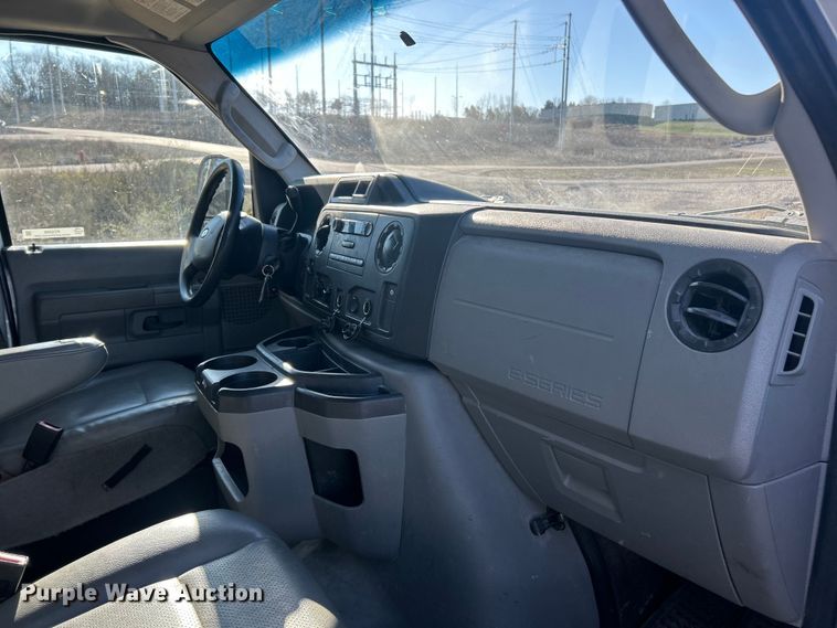 image for item FC5209 2015 Ford E450 Super Duty box truck