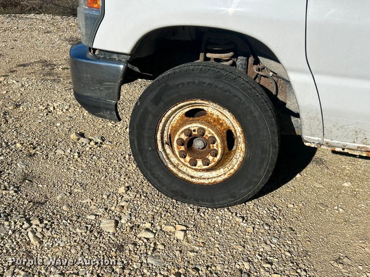 image for item FC5209 2015 Ford E450 Super Duty box truck