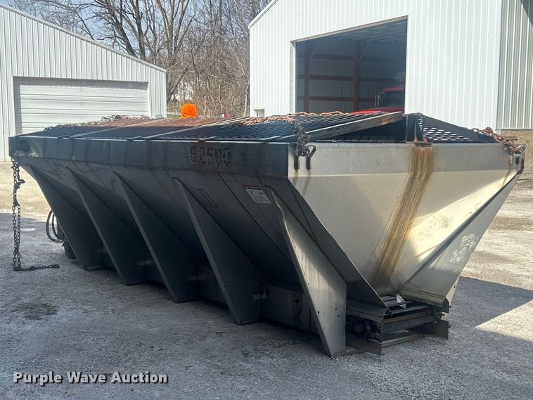 image for item FC5221 Hi-Way E2500 spreader