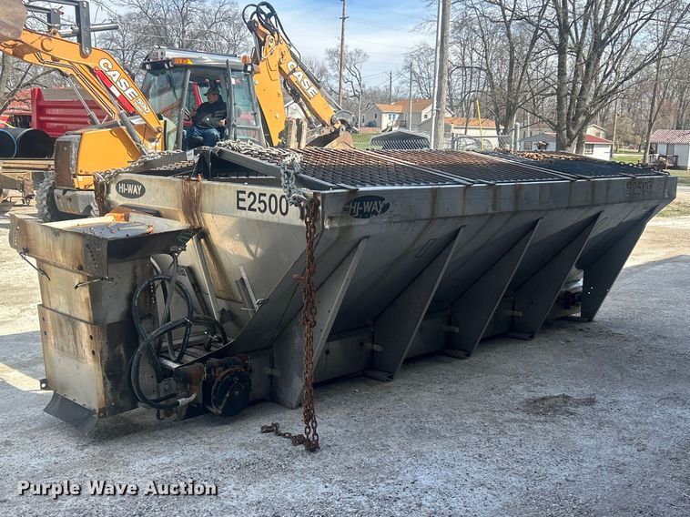 image for item FC5221 Hi-Way E2500 spreader