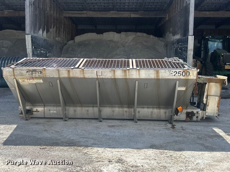 image for item FC5221 Hi-Way E2500 spreader