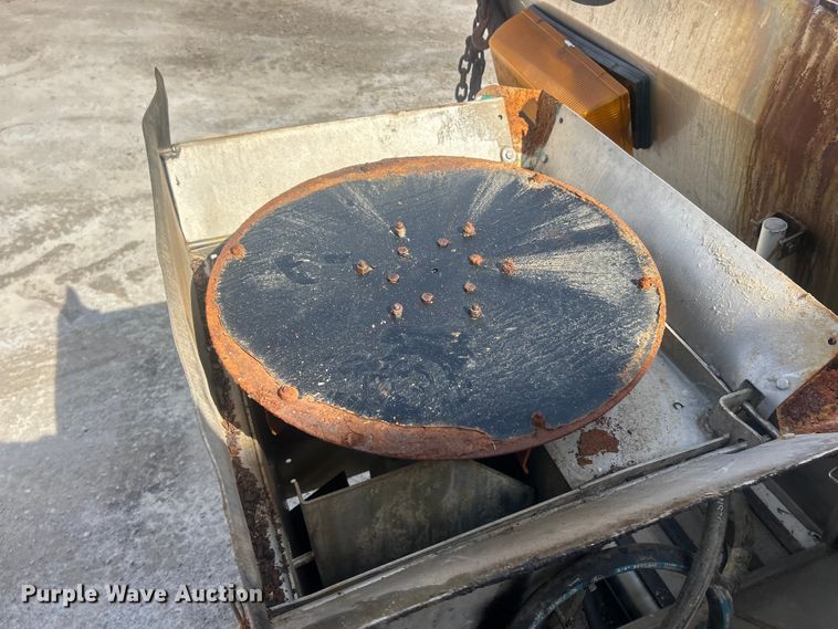 image for item FC5221 Hi-Way E2500 spreader