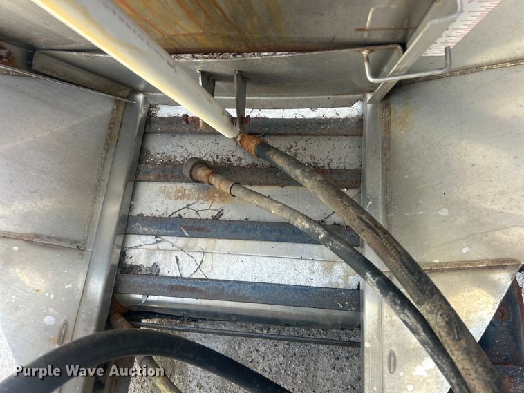 image for item FC5221 Hi-Way E2500 spreader