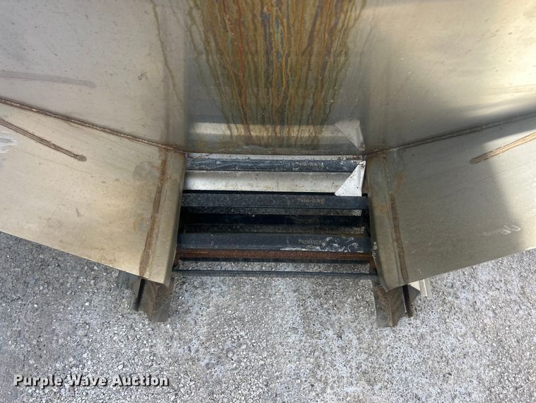 image for item FC5221 Hi-Way E2500 spreader