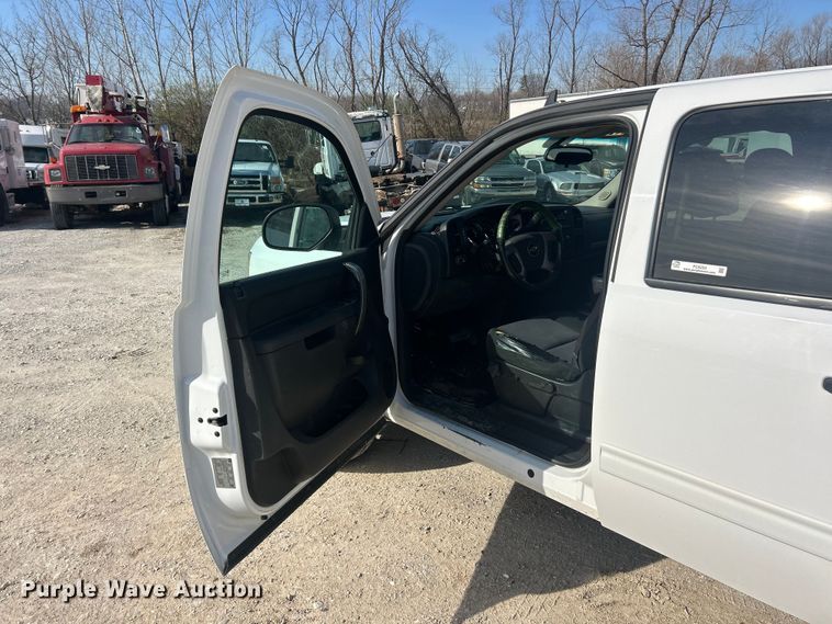 image for item FC5253 2013 Chevrolet Silverado 1500 LT Crew Cab pickup truck