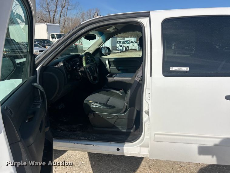 image for item FC5253 2013 Chevrolet Silverado 1500 LT Crew Cab pickup truck