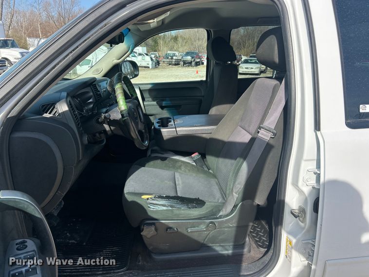 image for item FC5253 2013 Chevrolet Silverado 1500 LT Crew Cab pickup truck