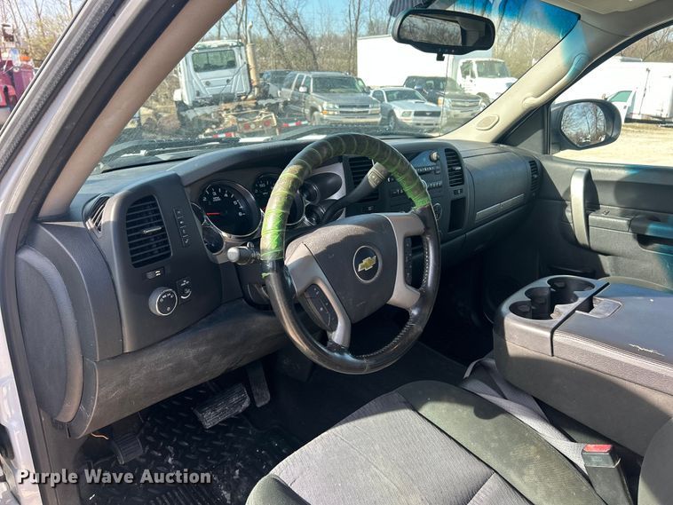 image for item FC5253 2013 Chevrolet Silverado 1500 LT Crew Cab pickup truck