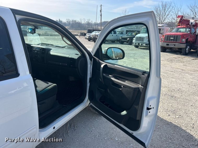 image for item FC5253 2013 Chevrolet Silverado 1500 LT Crew Cab pickup truck