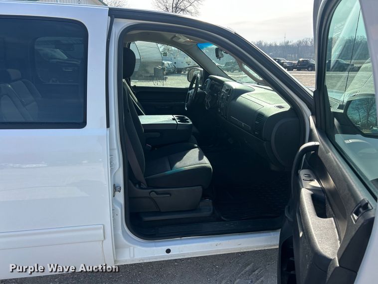 image for item FC5253 2013 Chevrolet Silverado 1500 LT Crew Cab pickup truck