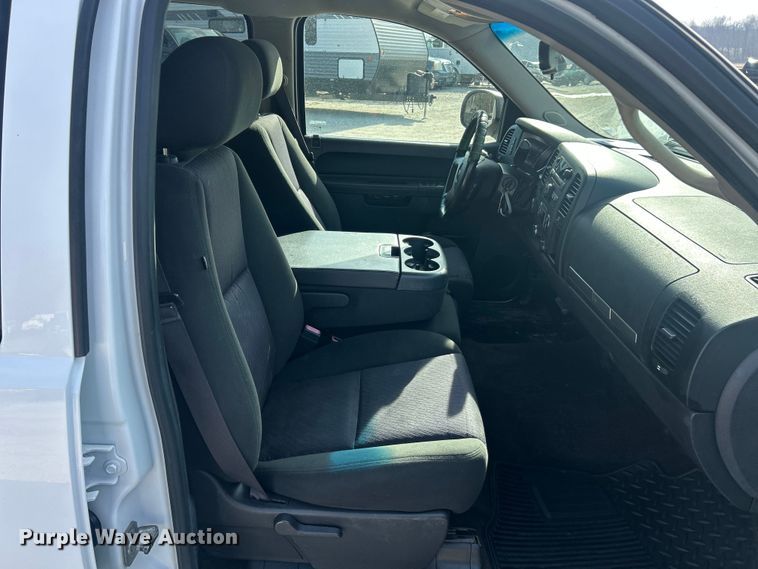 image for item FC5253 2013 Chevrolet Silverado 1500 LT Crew Cab pickup truck