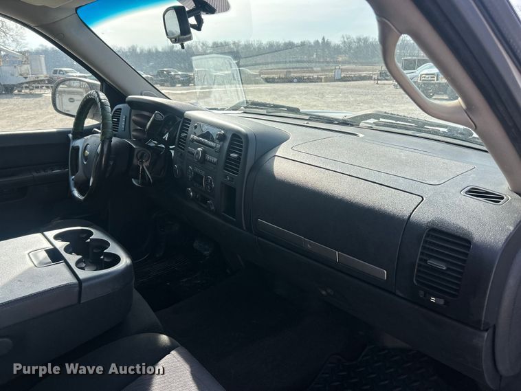 image for item FC5253 2013 Chevrolet Silverado 1500 LT Crew Cab pickup truck