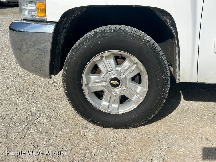 image for item FC5253 2013 Chevrolet Silverado 1500 LT Crew Cab pickup truck