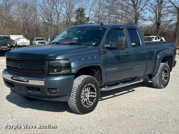 image for item FC5254 2011 Chevrolet Silverado 1500 LT Ext. Cab pickup truck