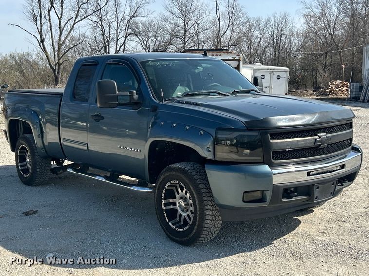 image for item FC5254 2011 Chevrolet Silverado 1500 LT Ext. Cab pickup truck